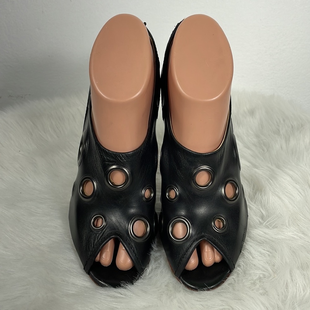 🌸LAMB HEELS - Picture 2 of 13